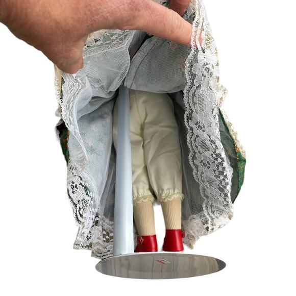 Heritage Signature Collection Christmas Porcelain Doll Nicole Vtg 1998 #30018 - Picture 13 of 14